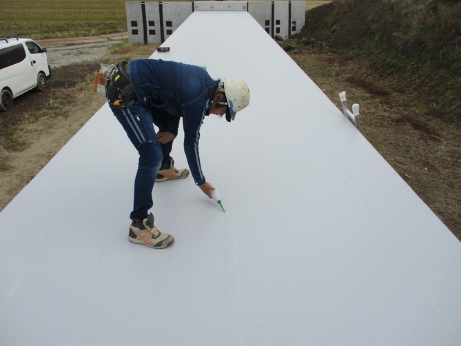 液状シール材で仕上げ