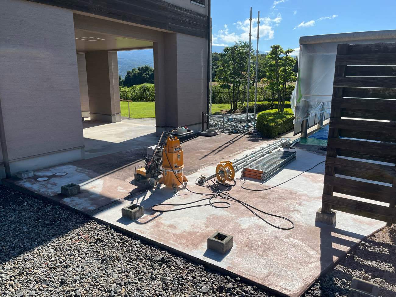 既存塗膜全面撤去・研磨作業