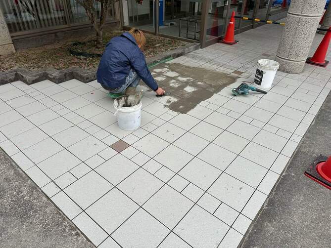 目地補修・仕上げ作業