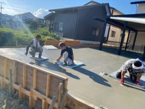 土間コンクリート刷毛引き